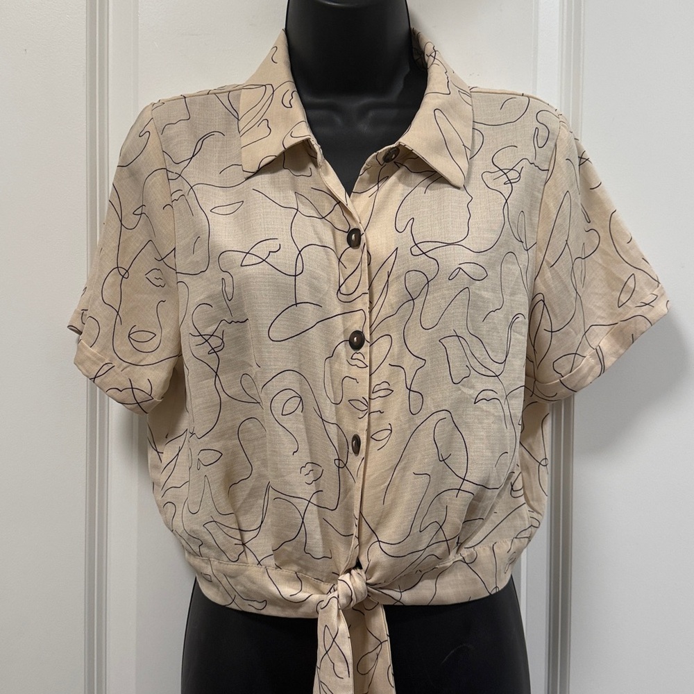 Abstract Line Art Blouse - Picture 3 of 10
